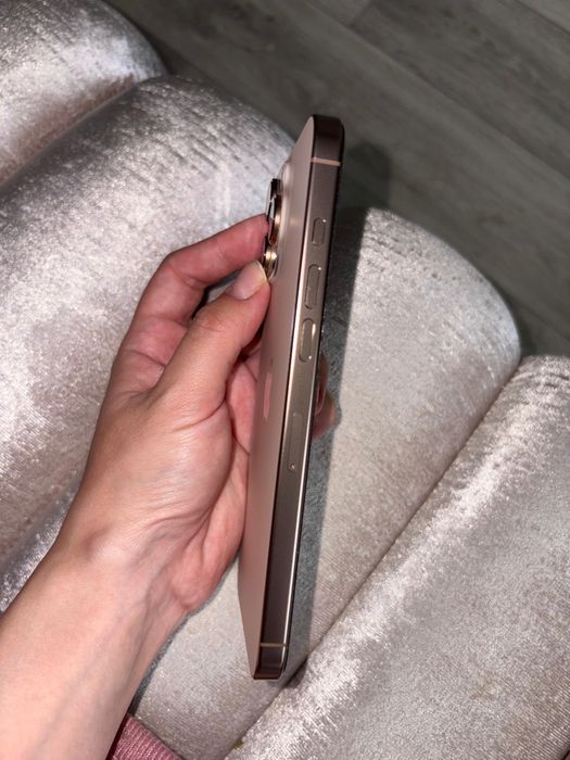Продам Iphone 16 pro max