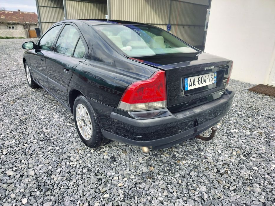 Volvo S60 din anul 2001 motor de 2.4 diesel la 999 euro