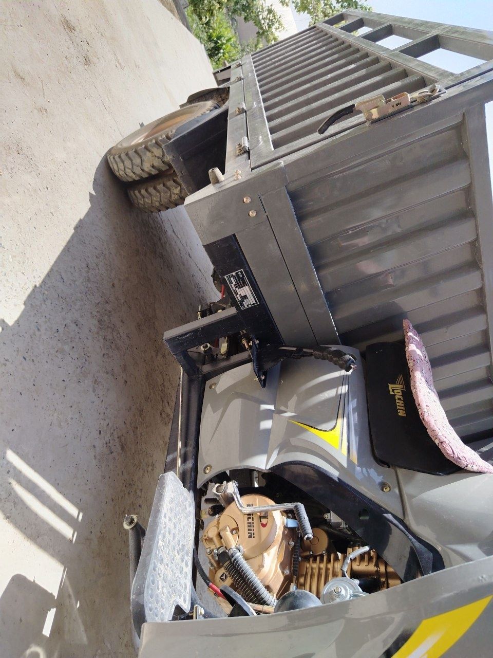 Moto lochin yuk tashuchi