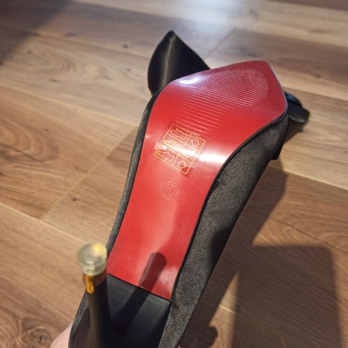 Pantofi noi stiletto