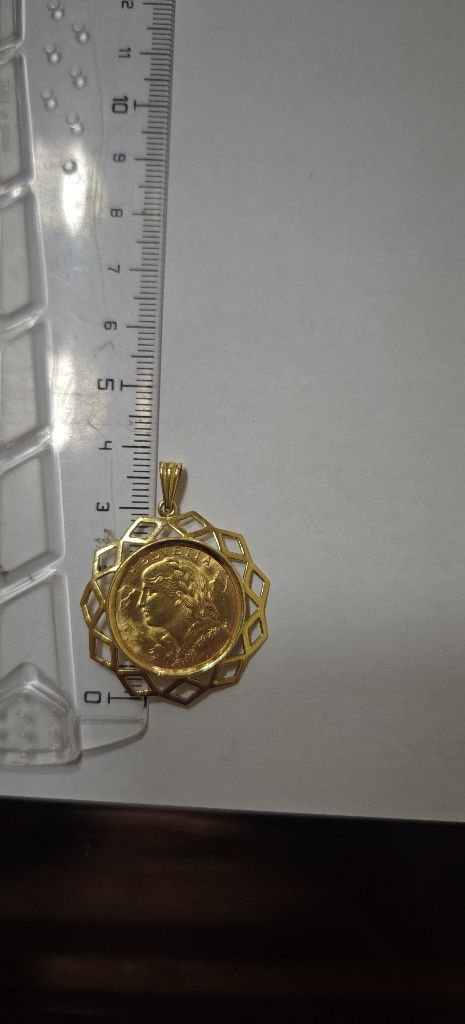 Pandantiv medalion aur 22k in montura de 18k (r)