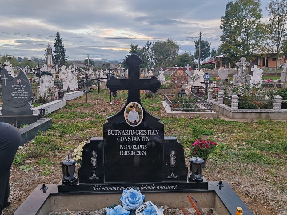 servicii de inscriptionari monumente  placi - marmura granit