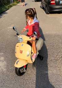 Детски електрически скутер  Vespa