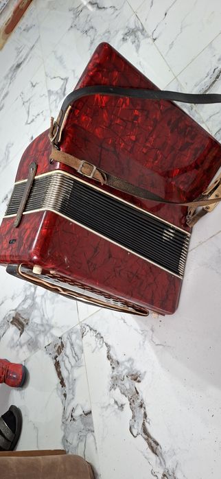 Vând acordeon sonora