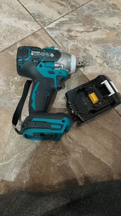Impact înșurubat Makita DTW285