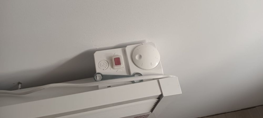 Vând convector electric