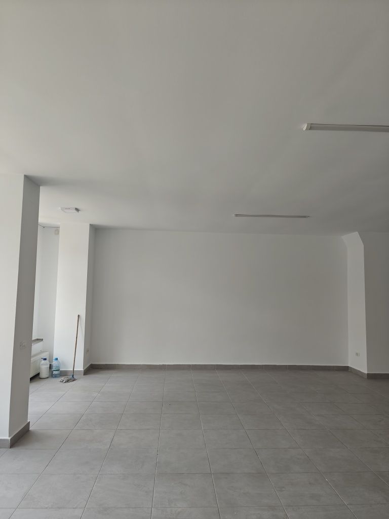 Inchiriez spatiu comercial 155 mp Milcov nr 55