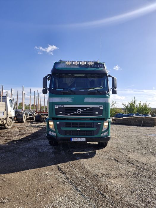 Camion forestier Volvo 460