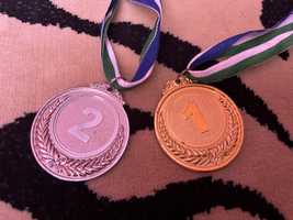 Медали золотые и серебрянные