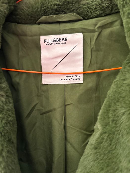 Green coat woman - fake fur