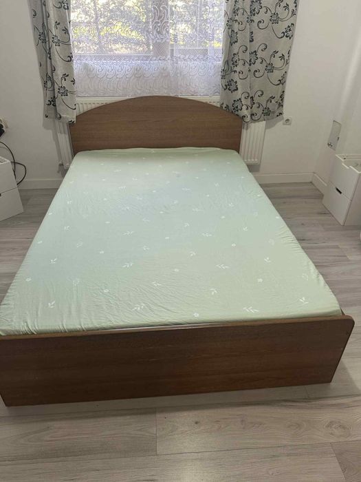 Pat 2 persoane cu saltea – bine întreținut