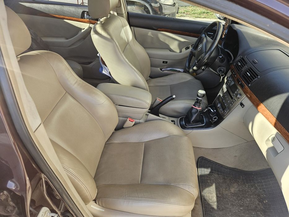 Toyota avensis 2.2 150 cp