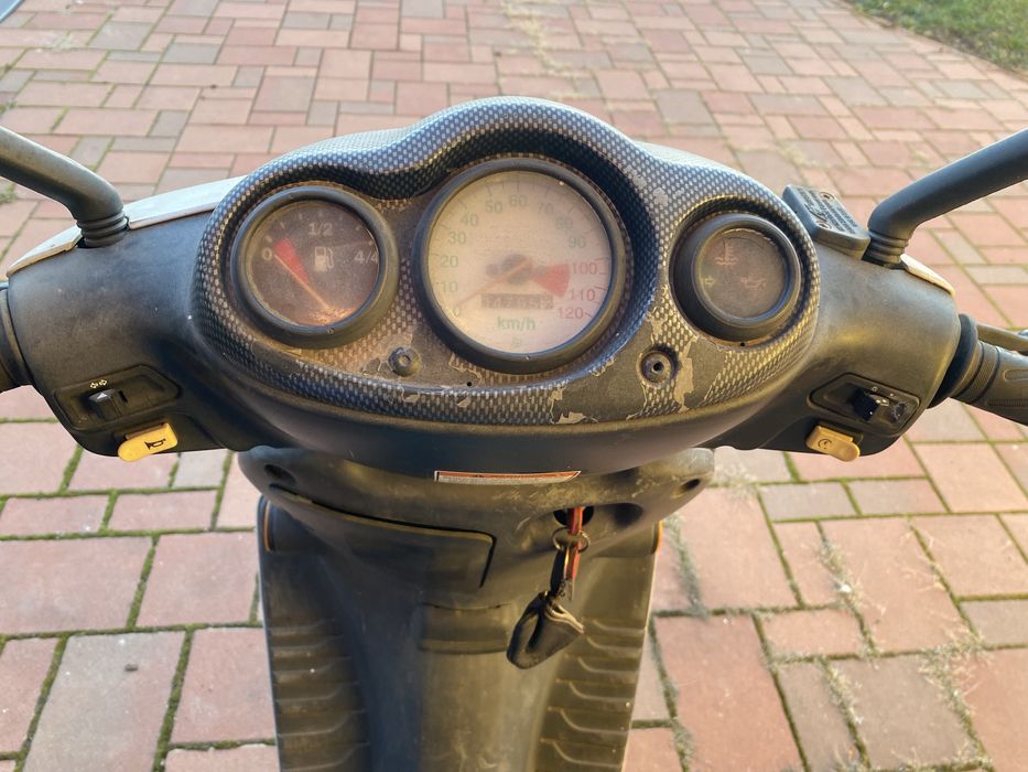 Scuter Suzuki de 49