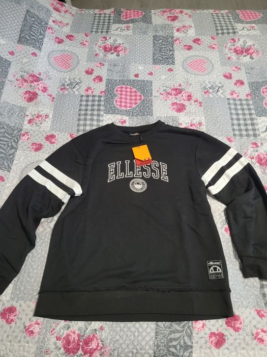 Bluze Ellesse , Urgent