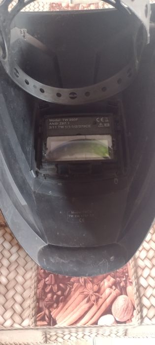 Aparat de sudură MMA și mască de sudură