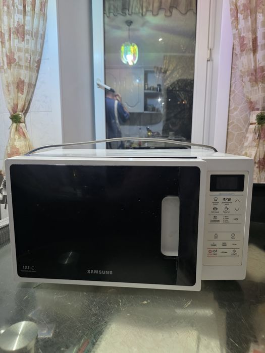 микроволновака  Samsung ME83ARW.