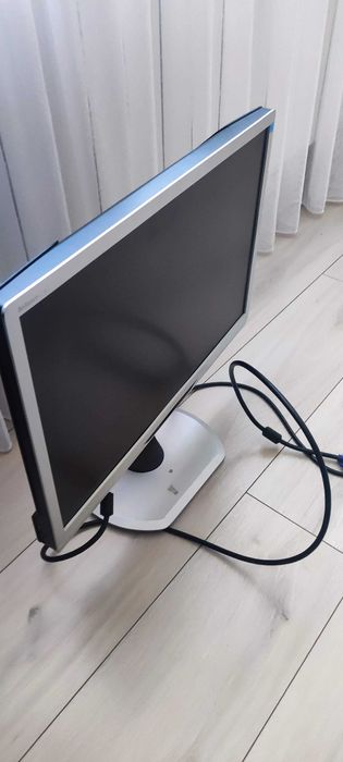 PC i5 cu SSD si HDD - Placa video dedicata cu Monitor Philips 22