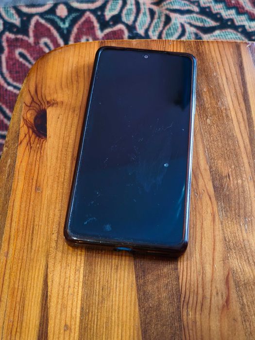 Продавам Poco X4 Pro