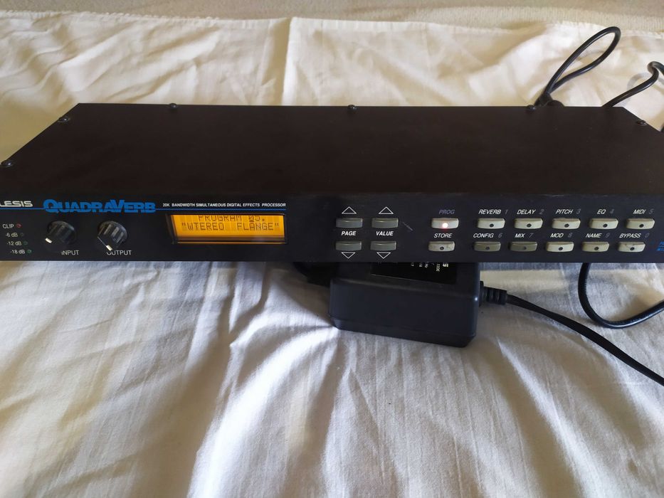 Продавам "Alessis quadraverb 4"