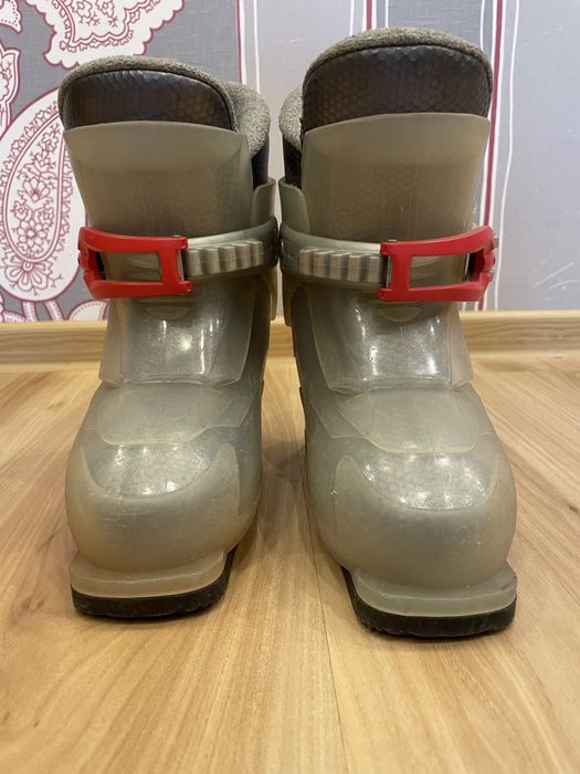 Продам лыжные ботинки детские 29 размер