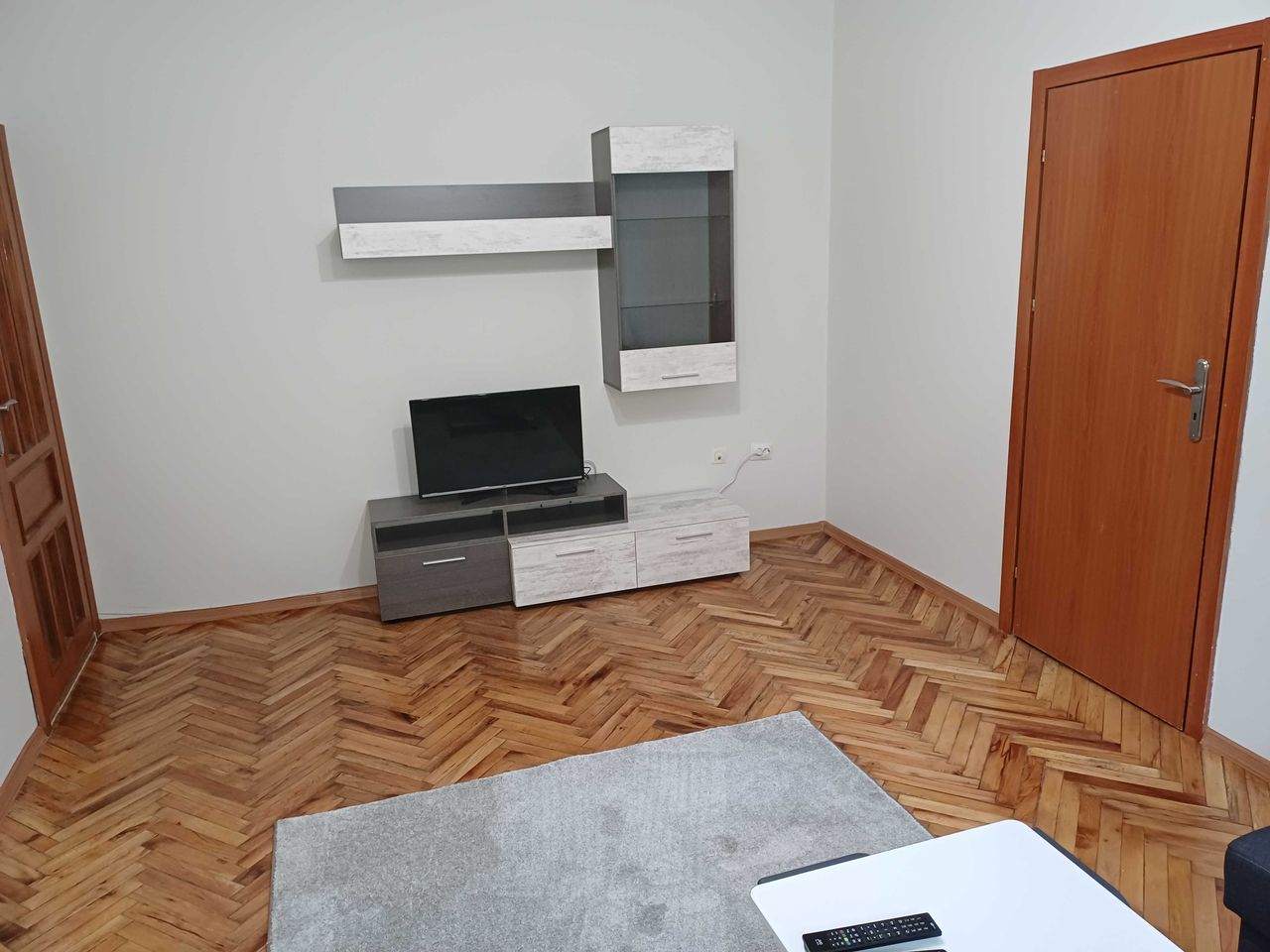 Дава се под наем Двустаен апартамент в Бургас, Център - 65 кв.м за 459 € - Снимка #5