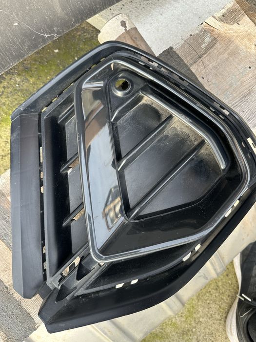 Audi Q3 19-23г Долна лява решетка към Предна броня ОЕ