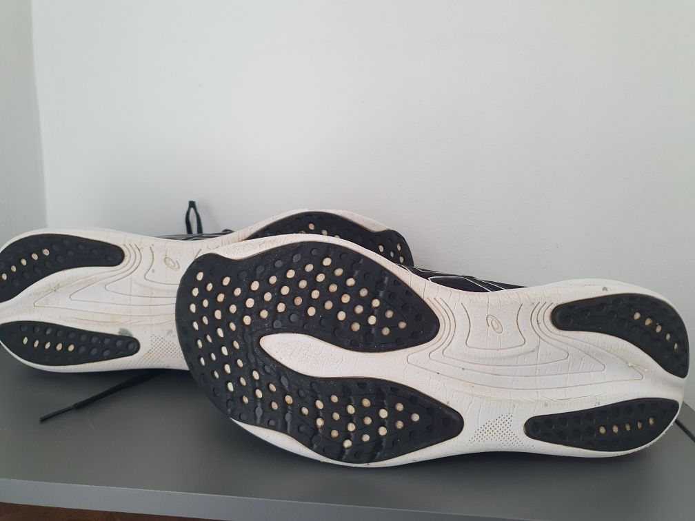 Маратонки за бегачи Asics Gel Nimbus 25