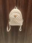 Бяла раница guess