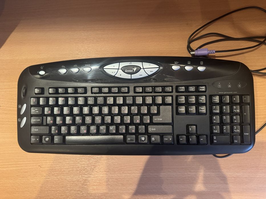 Продается клавиатура с 2 мышками