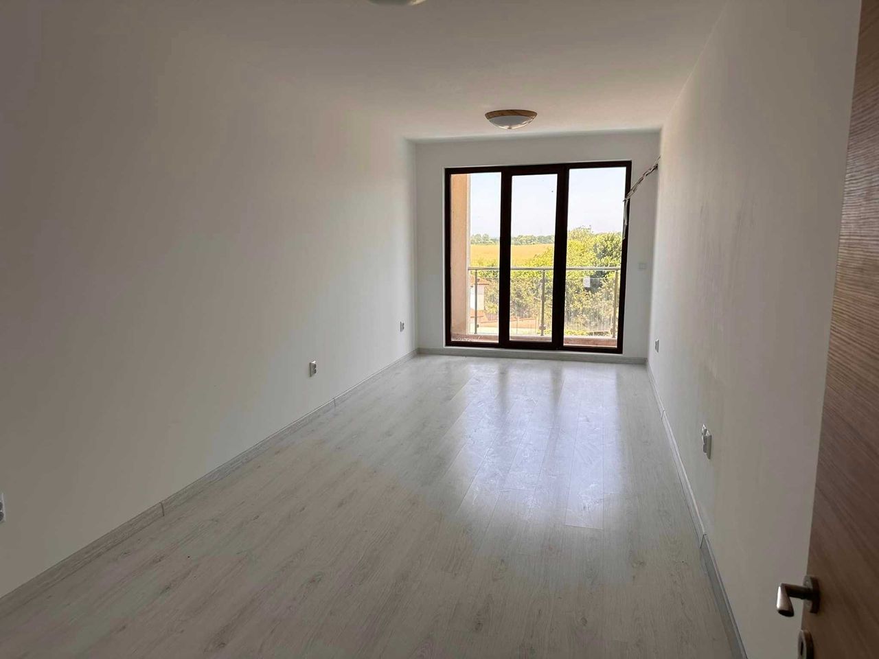 Продава се Двустаен апартамент в с. Шкорпиловци, Област Варна - 83 кв.м за 838 €/кв.м - Снимка #7
