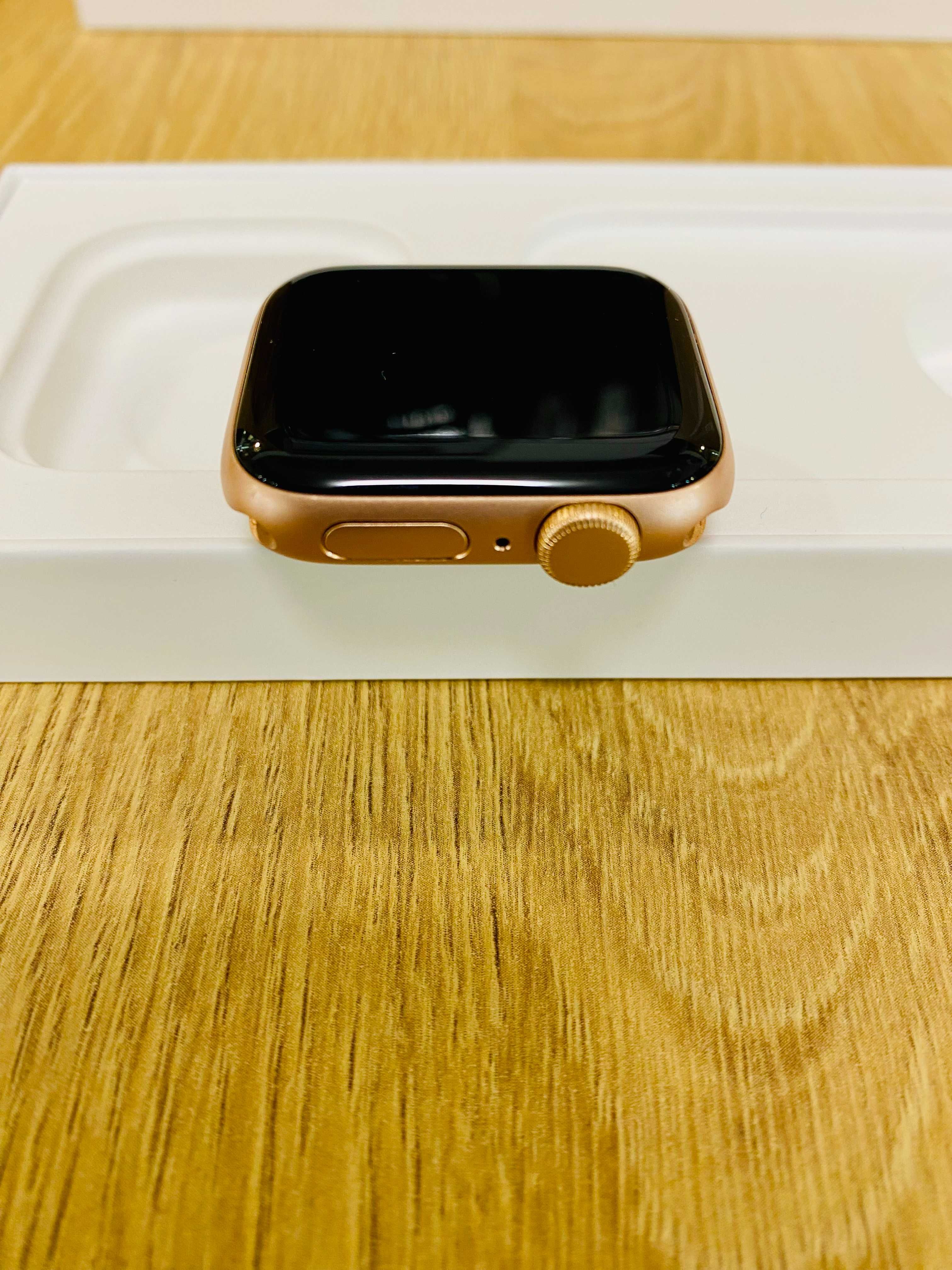 Apple Watch SE, 40 mm, Gold Alu, Starlight Sp Band S/M, GPS, 98%
