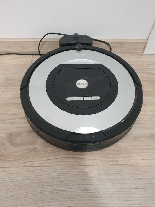 Продавам робот прахосмукачка за почистване на под
