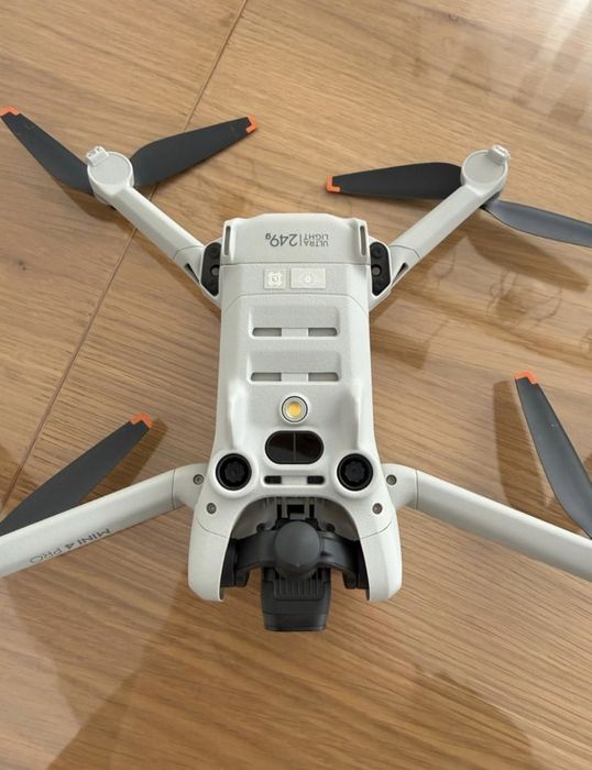Dronă DJI Mini 4 Pro  Fly More Bundle Garantie