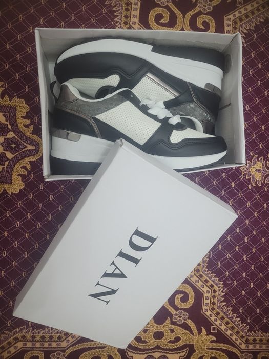 Кроссовки женские, новые  DIAN