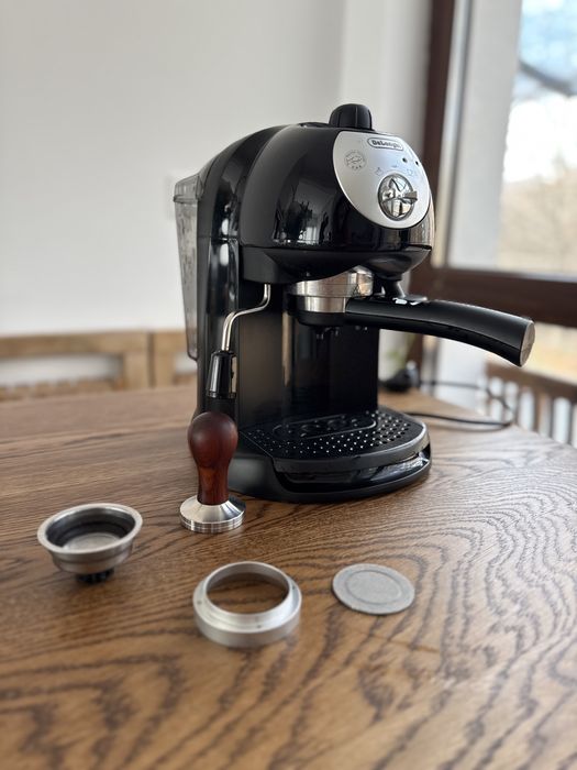 Espressor manual De’Longhi cu accesorii