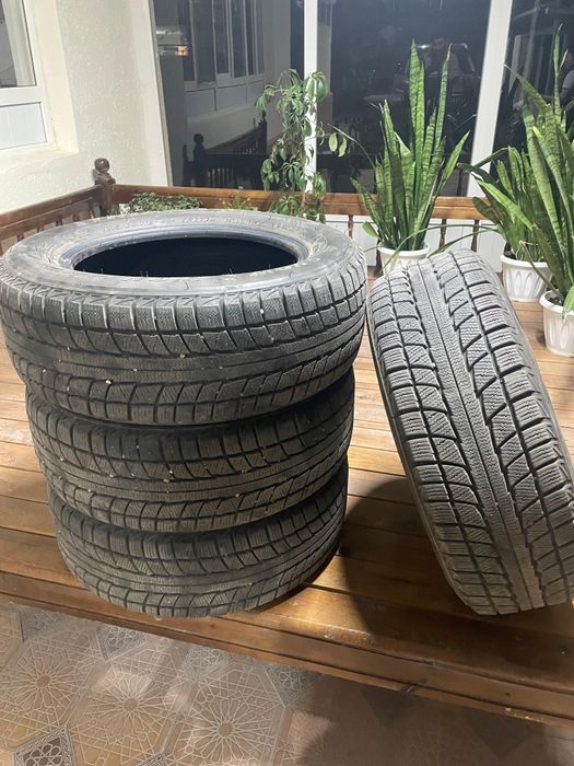 Продам зимние шины комплект