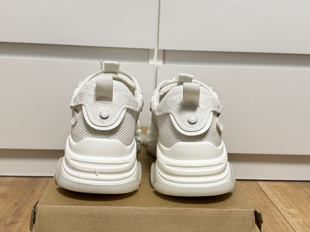 Steve Madden Steve Madden