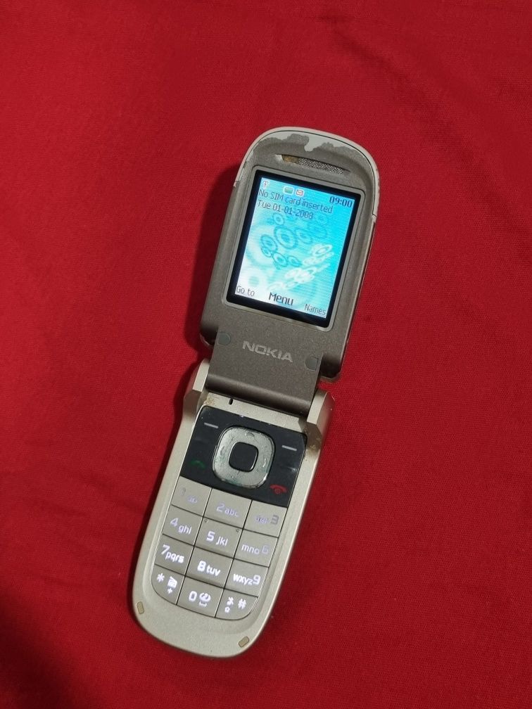 Telefon Nokia cu clapeta cu dublu display