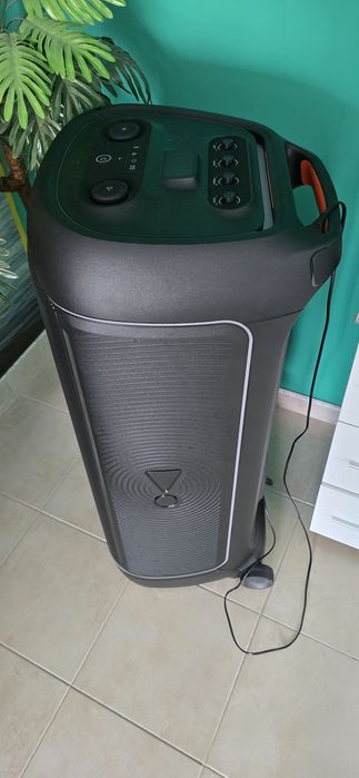JBL Partybox ULTIMATE 1100W, в Гаранция! Всички документи и кашона. ТО