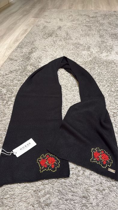 Ultima Esarfa Dama Guess 100% originala cu eticheta