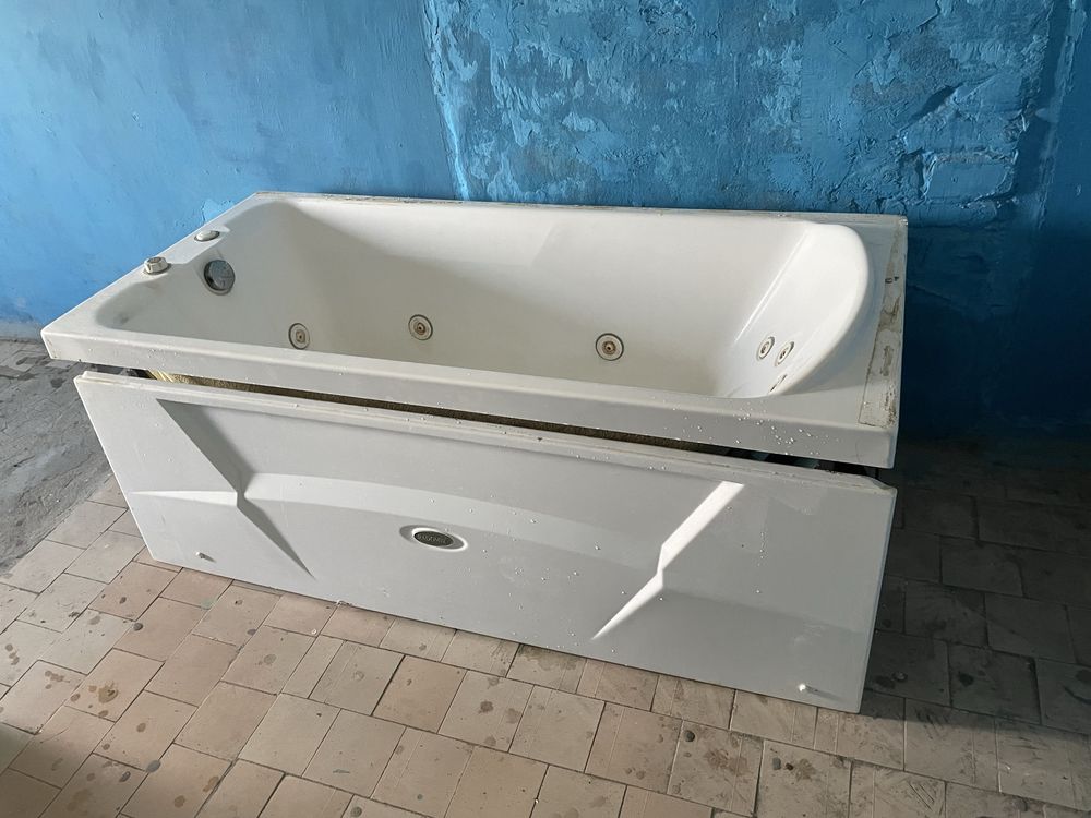 Продам ванну хорошом состояний. Все маторчики работает. Без касяков.