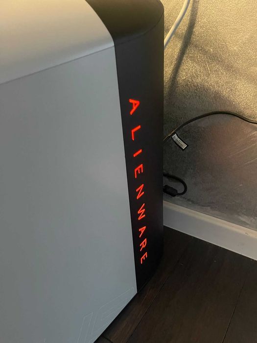 PC Alienware Aurora R12–i5 11400F, RX580, 256 GB NWME. 1.8TB HDD. RGB