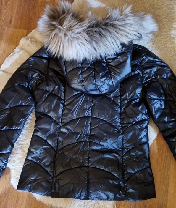 Черно, лъскаво дамско яке