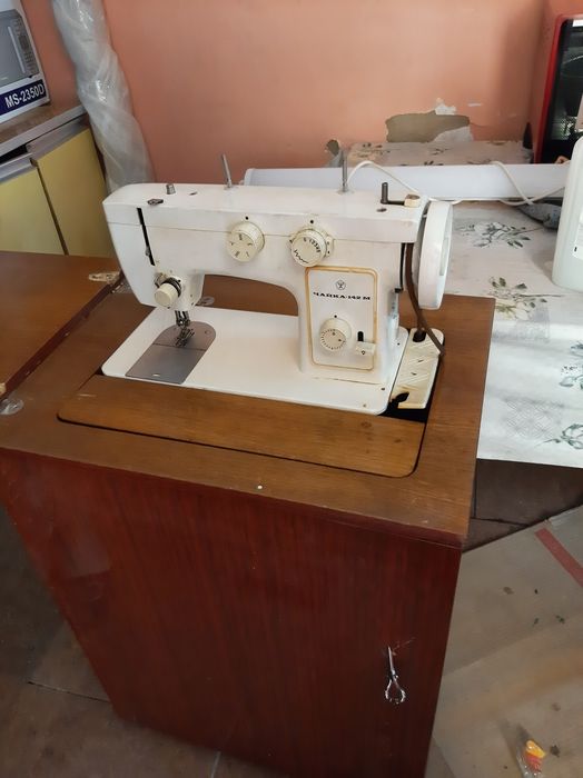 Продам швейную машинку