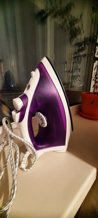 Утюг, небольшой, удобно брать в путешествия