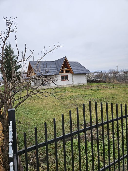 Vând casă p +m 250mp +teren  1200mp