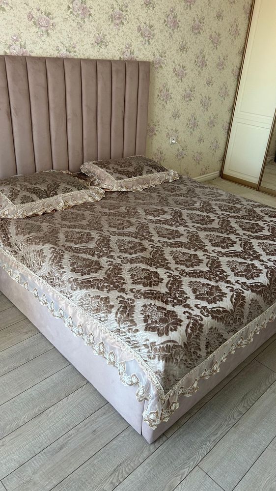 Продам двухспальную кровать