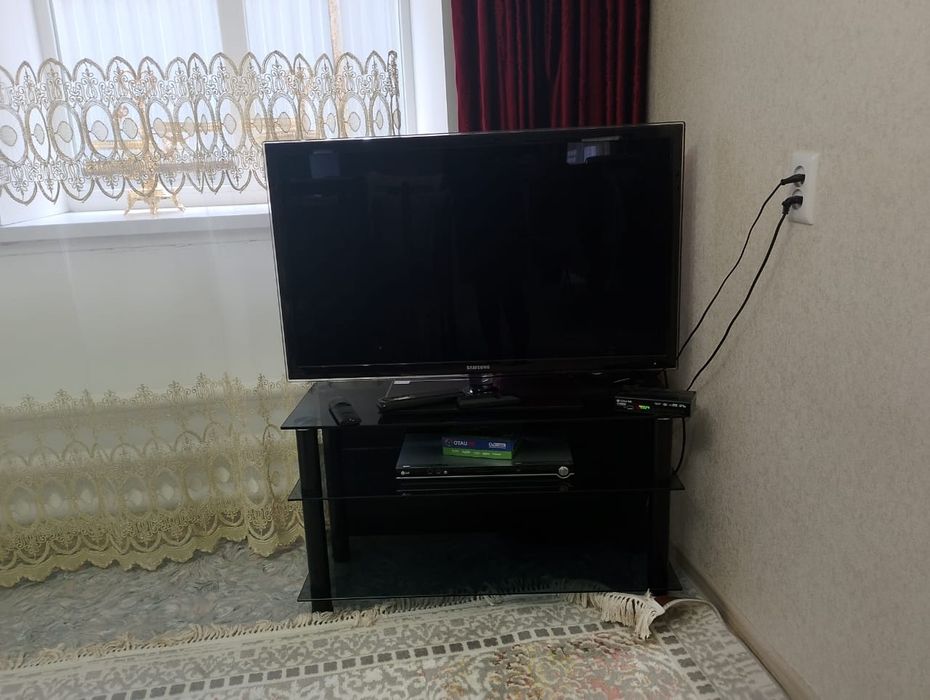 Продам телевизор с подставкой