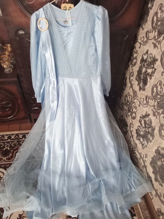 Vechirni kuylak oqshon libos