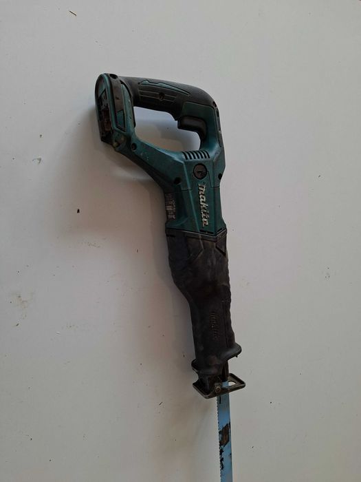 Саблен трион makita 18волта